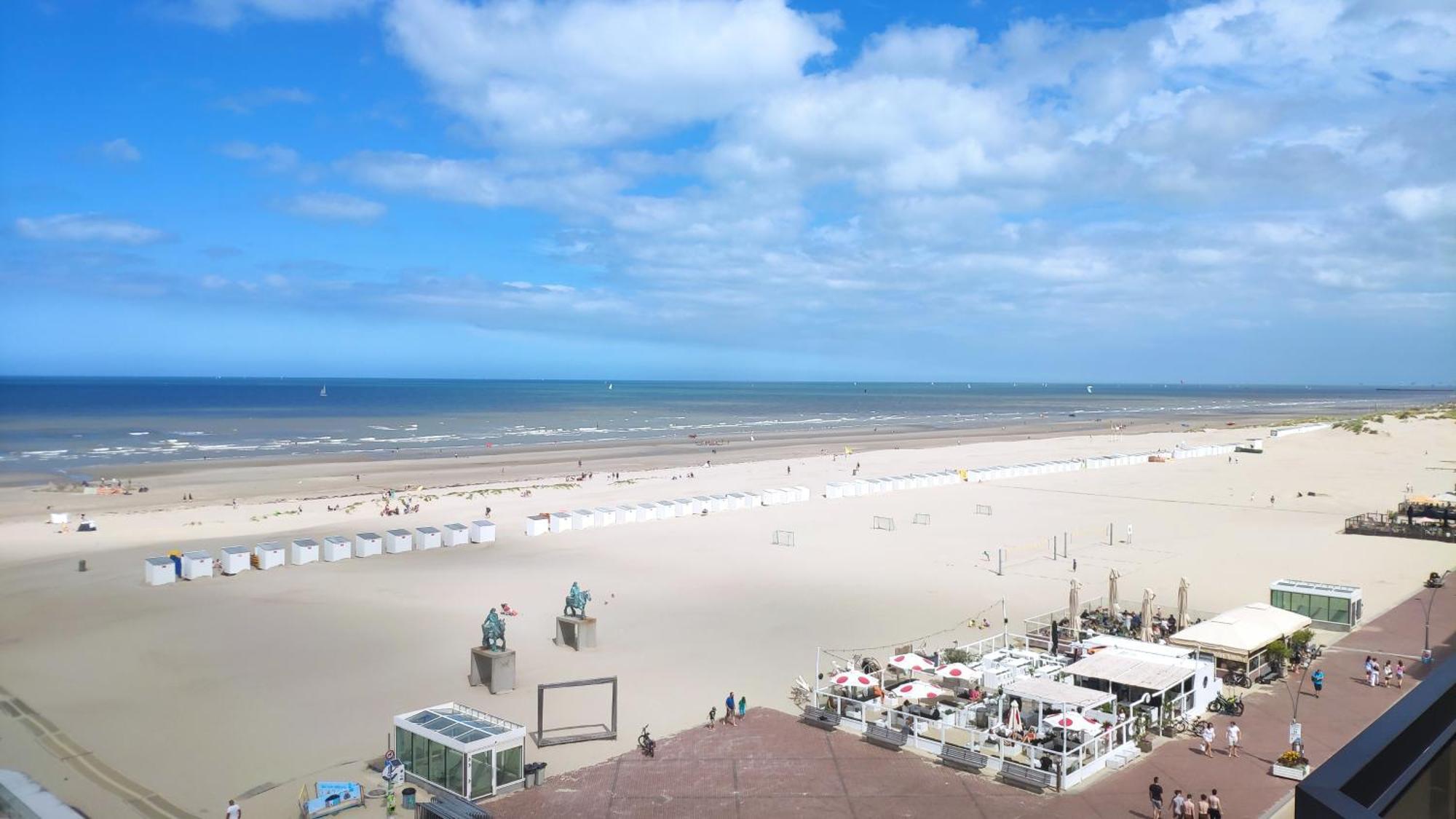Zeezicht Vanop Het 6 De Verdiep Oostduinkerke Exterior foto