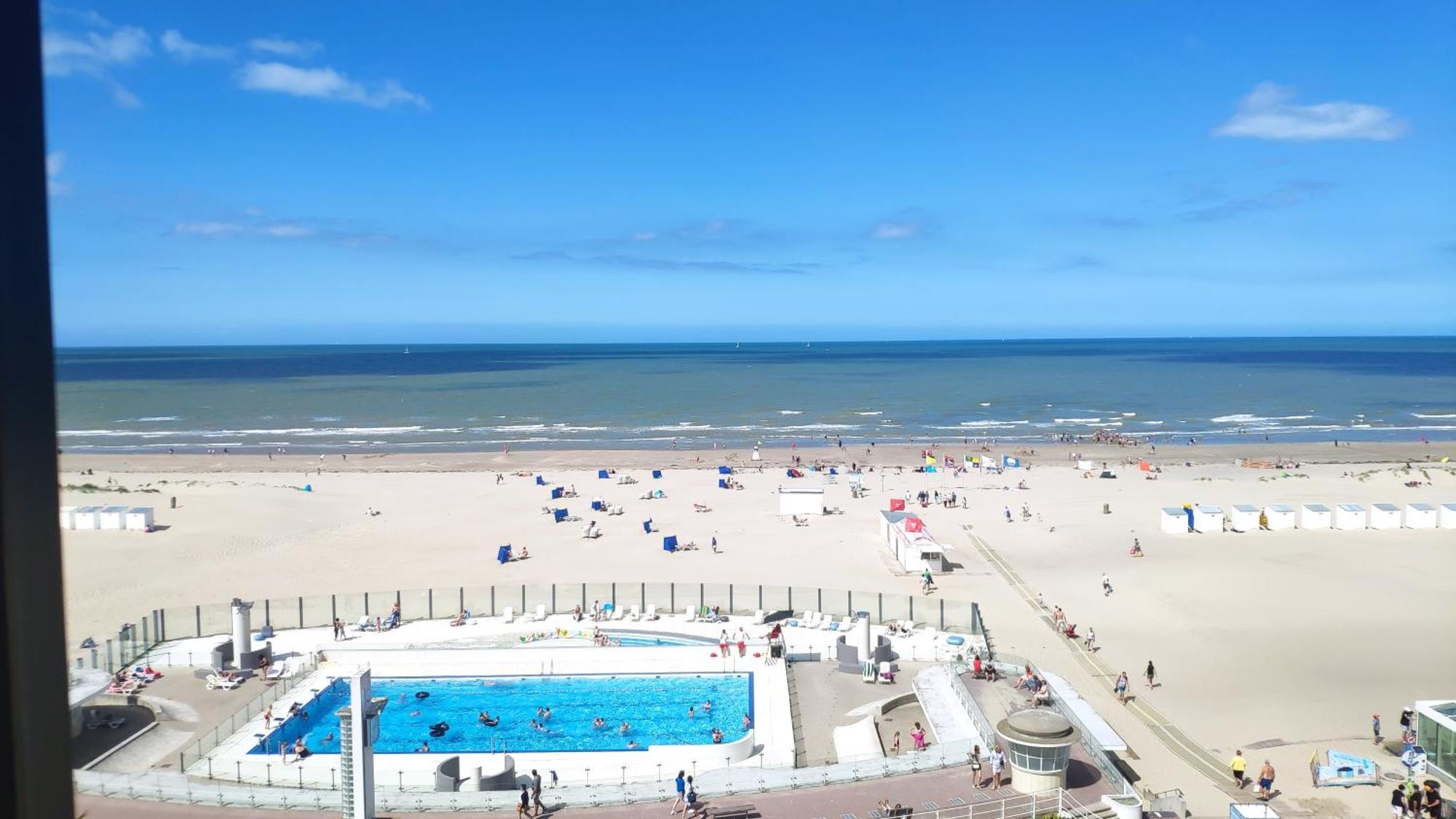 Zeezicht Vanop Het 6 De Verdiep Oostduinkerke Exterior foto